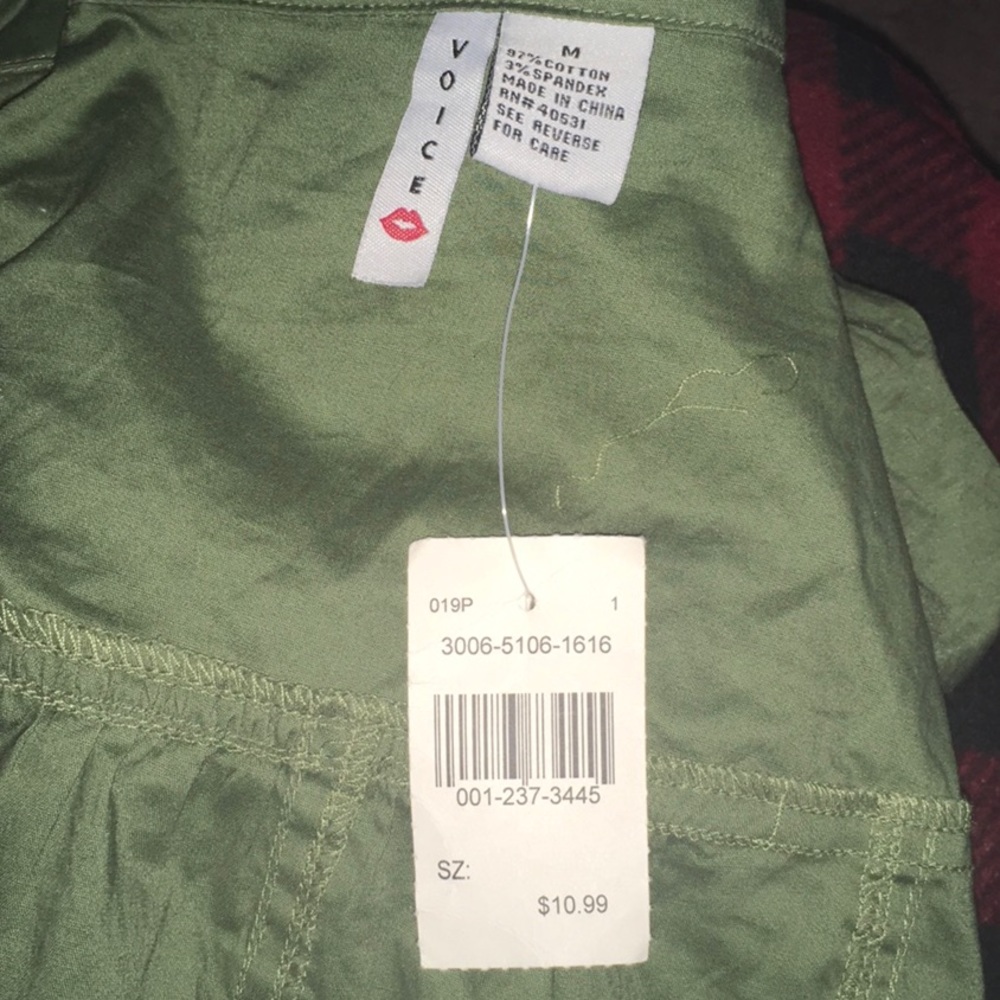 Button up - Picture 3 of 3